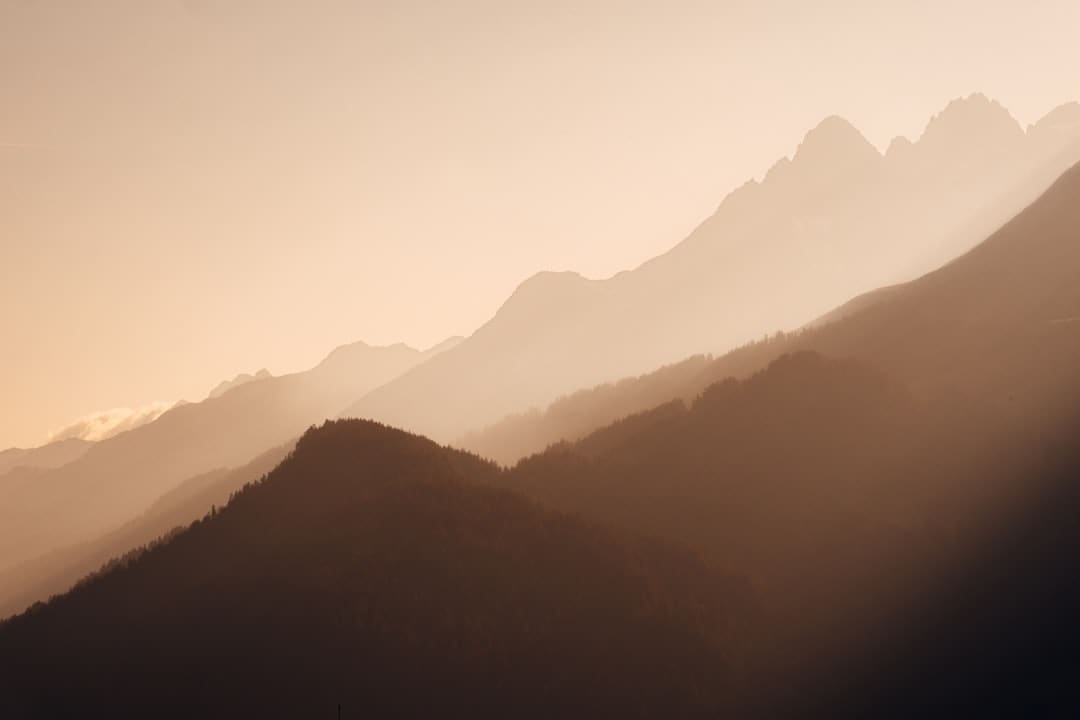 甘肃敦煌文旅商场继续炽热 景区游人如织